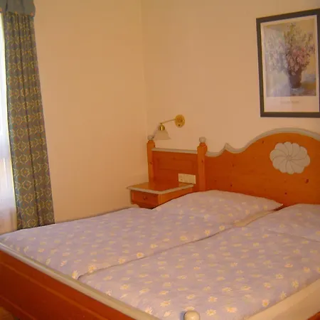 Hotel Landhotel Muhlberg 2*